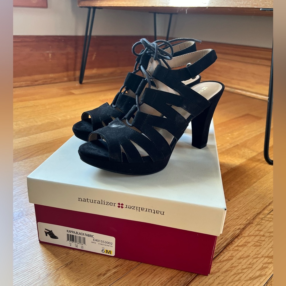 Naturalizer Kappa strapped suede platform heels never worn size 6